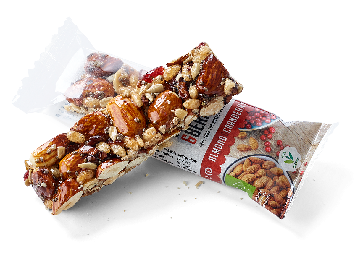 NUTS&BERRIES-BARS-Crunchy-Almond-Cranberry-Single-Bar-open