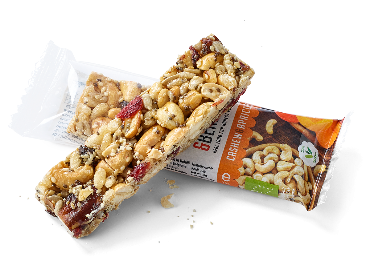 NUTS&BERRIES-BARS-Crunchy-Cashew-Apricot-Single-Bar-open